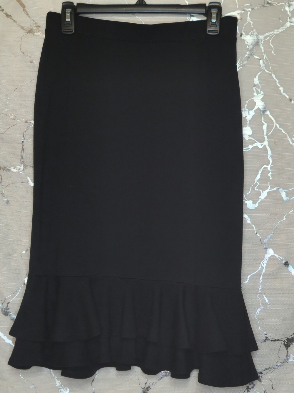 Women’s Black Ruffle Hem Skirt Size Medium Pull-On Stretch Knee Length